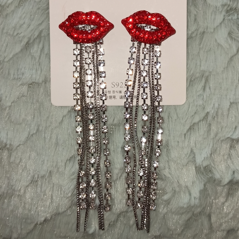 Red Rhinestones Lips Tassel Dangle Earrings Shiny
